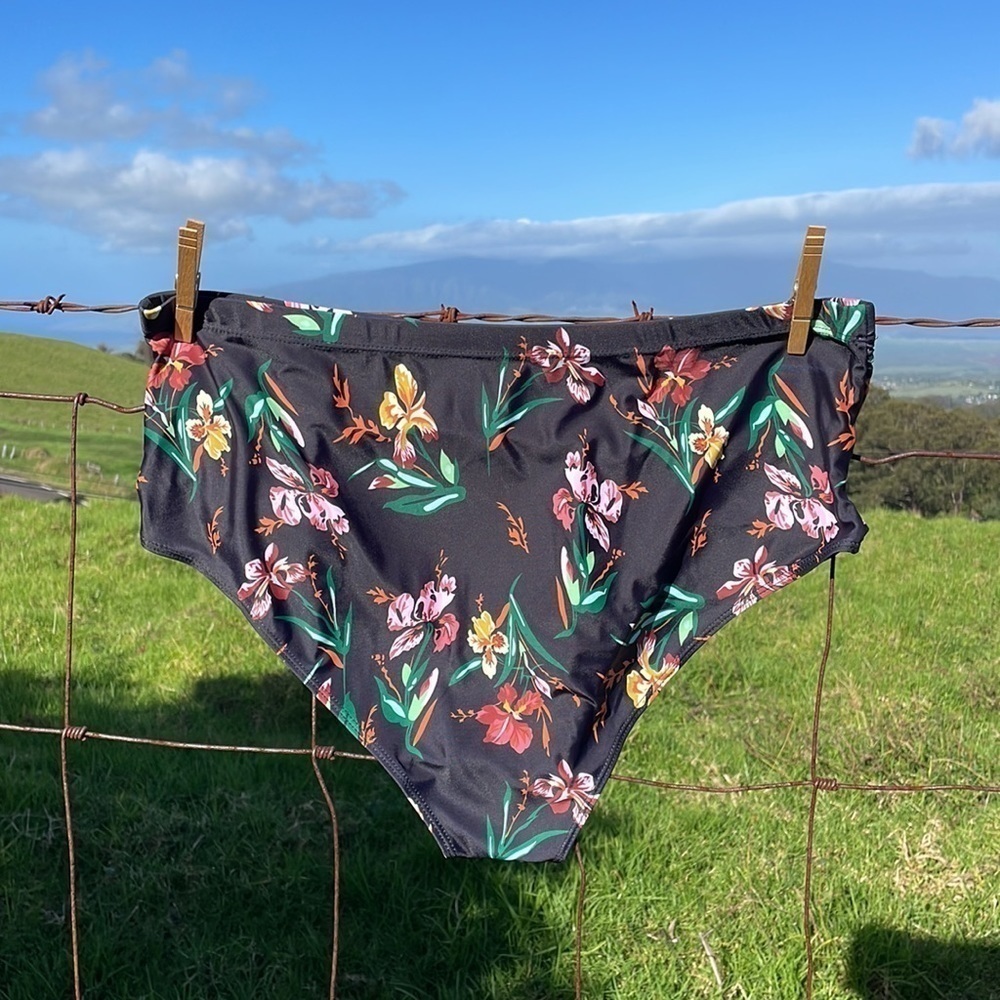 ESPRLIA Black Floral Bikini bottoms 3x - Picture 2 of 5